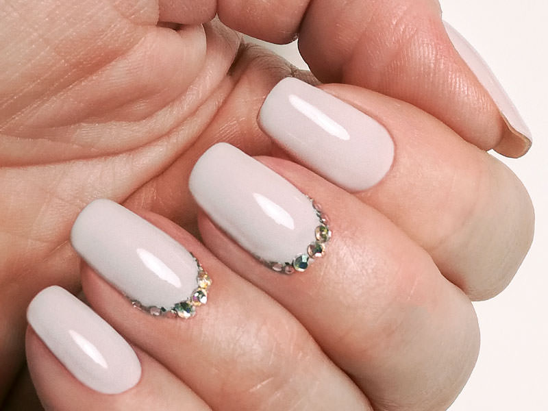 Nuove tendenze Nail art - Katia Riccio: Monocolore & Strass