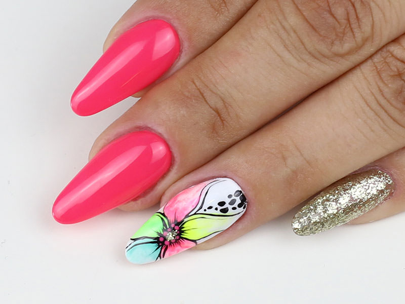 Nail Art estive - Valentina Fiaschi: Scaglie e petali acquarellati