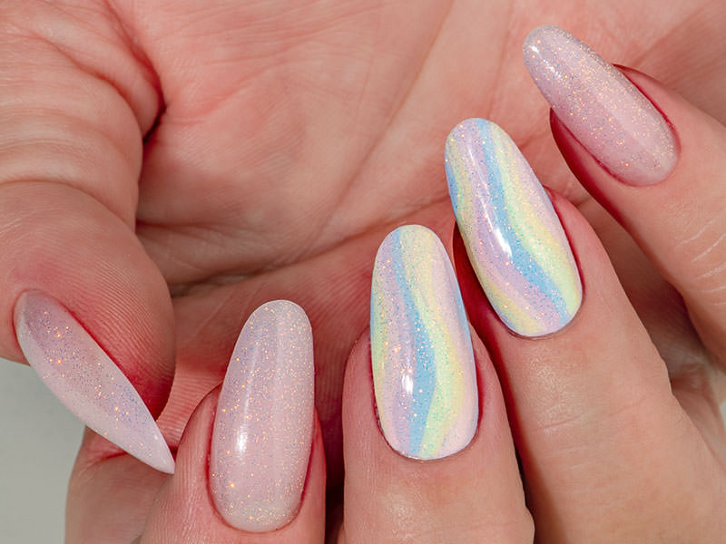 Idee Nail Art - Gioia Del Zotto: Onde colorate