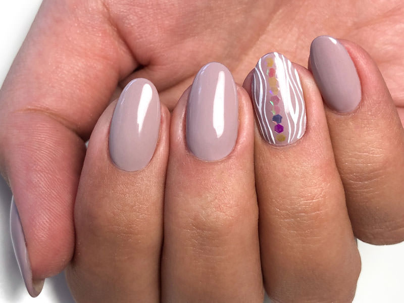 Nail art mania - Sara Scarselli: Glitter su toni neutri