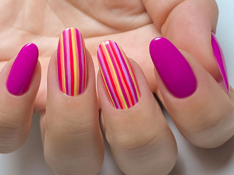 Nail Art estive - Gioia Del Zotto: Righe multicolor