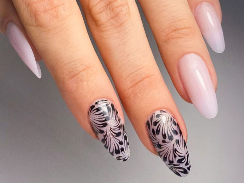 Manicure Mania - Antonia Minervini: Effetto lattiginoso