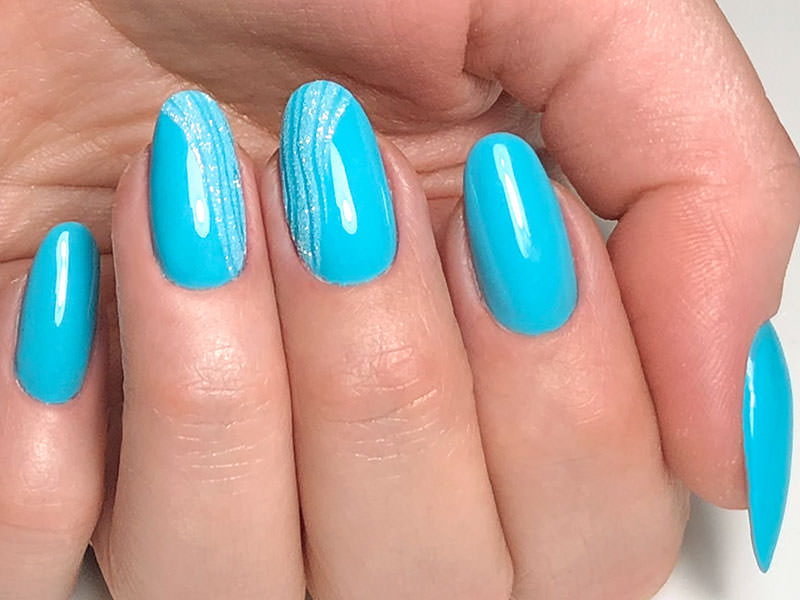 Nail art mania - Giulia Palladino: Onde scintillanti