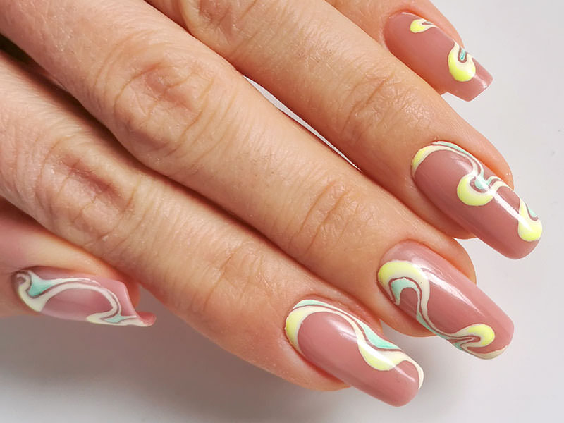 Nail Art estive - Lorena Chiarentin: Onde sinuose