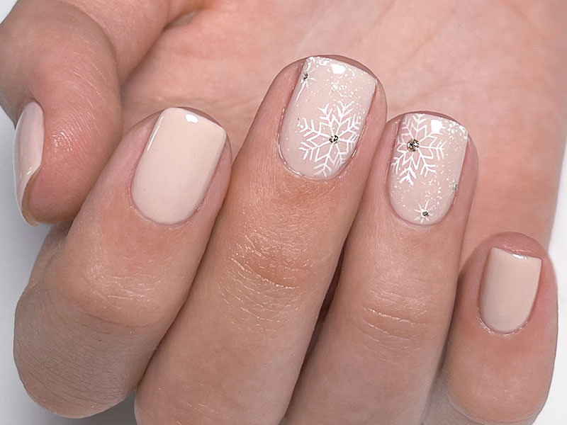 Nail art natalizie: Gioia Del Zotto - Fiocco di neve