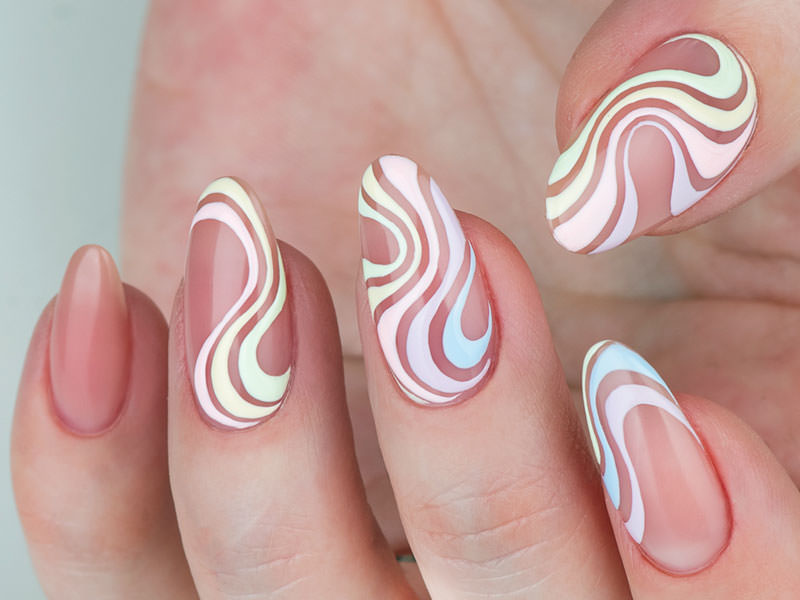 Nail art estive - Kateryna Bandrovska: Onde pastello