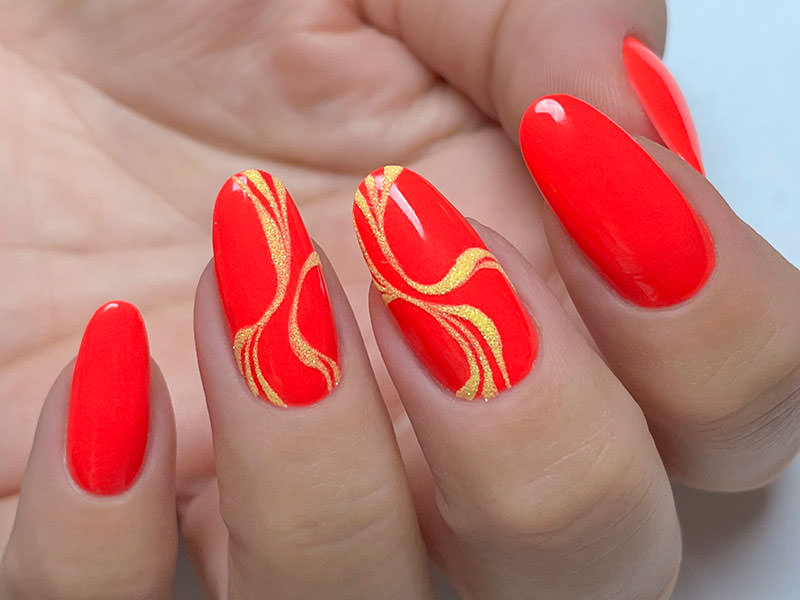 Nail Art estive - Gioia Del Zotto: Onde glitterate