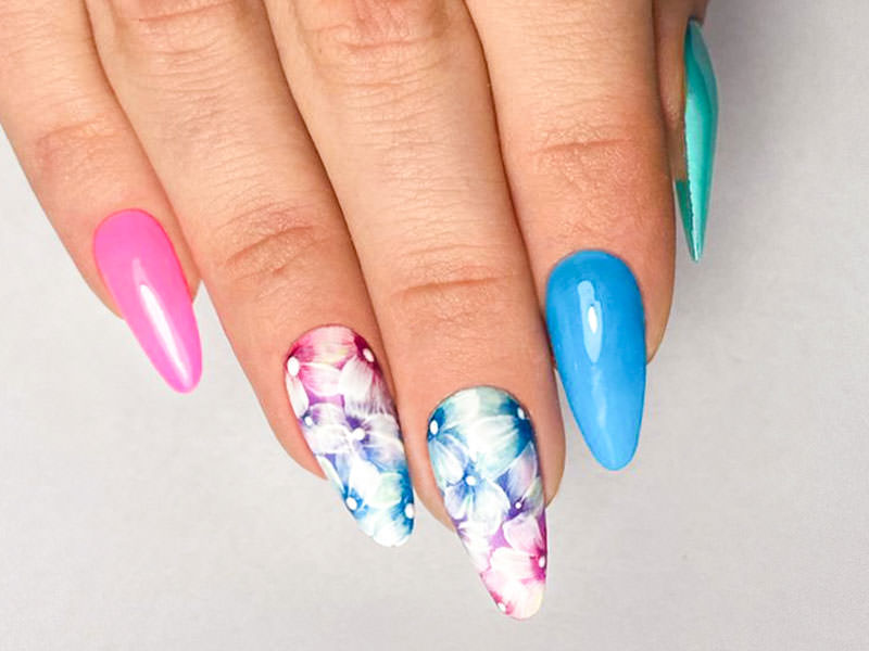 Idee Nail Art - Antonia Minervini: Flowers fondo multicolore