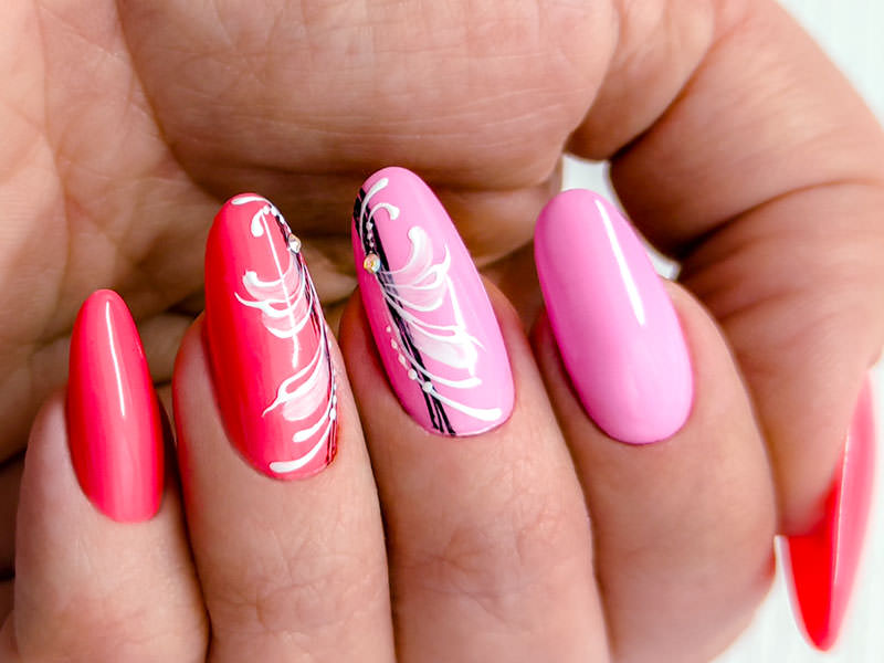 Nail art mania - Simona Carotenuto: Piume preziose