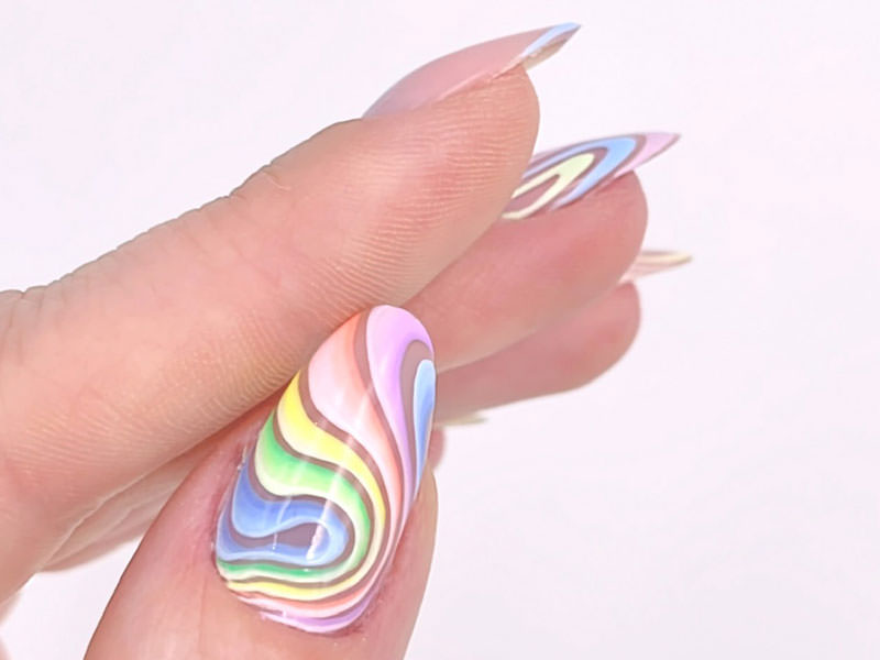 Nail art estive - Kateryna Bandrovska: Sfumature colorate