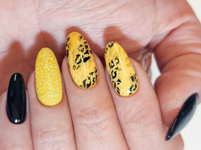 Idee Nail Art - Simona Carotenuto: Macchie metalizzate