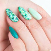 Idee nail art - Kateryna Bandrovska: Green Flower